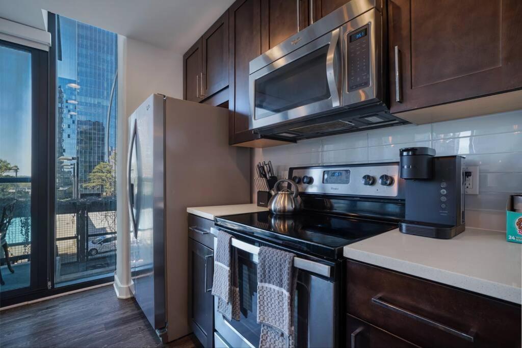 High Rise W Skyline View Pvt Balcony N Concierge Apartment Atlanta