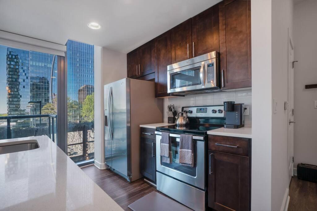 High Rise W Skyline View Pvt Balcony N Concierge Atlanta