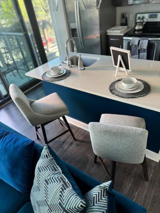 High Rise W Skyline View Pvt Balcony N Concierge